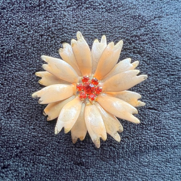 Vintage 1960s Enamel Flower Brooch With Rhinestones - Picture 5 of 6